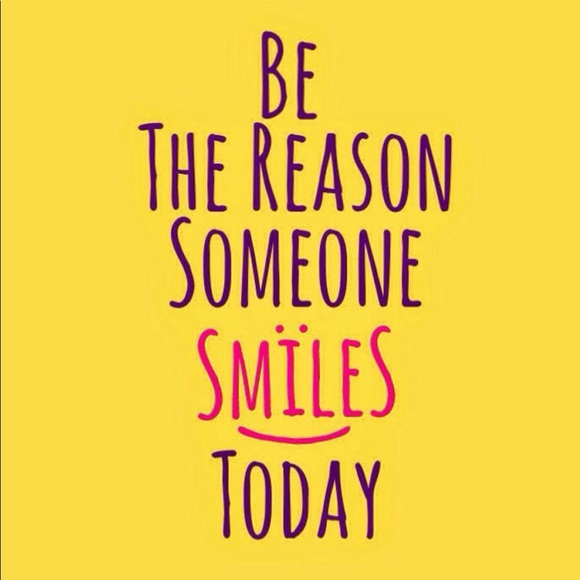 My closet is packed! Help me clear it out! 😊 - Picture 3 of 6